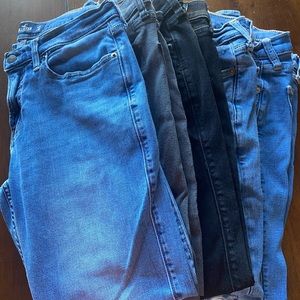 Hollister jeans size 31 x32. 5 pairs some with rips. Skinny and relaxed.